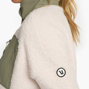 Vuori Sherpa Fleece size S. Great condition. Worn once. Washed once.